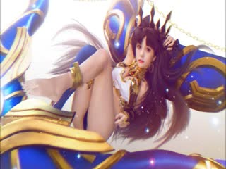 喜欢玩野外露出自拍女